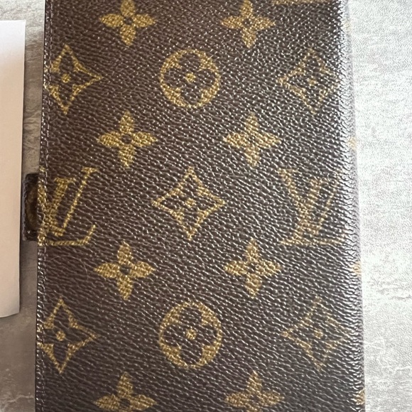 SOLD Authentic Louis Vuitton Agenda PM - Picture 2 of 12